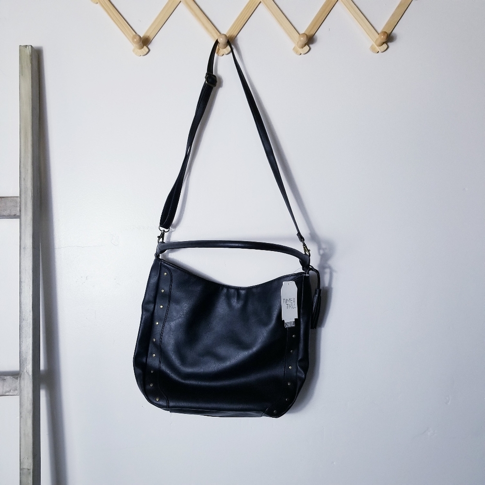NWT TIME AND TRU REMOVALBE CROSSBODY STRAP BLACK PURSE